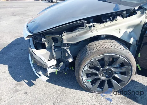 2023 Tesla Model Y Awd/Long Range Dual Motor All-Wheel Drive z USA, uszkodzony, nr VIN 7SAYGAEE5PF879096